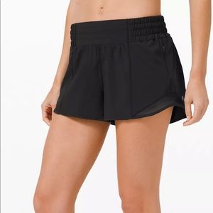 Lululemon Hotty Hot short